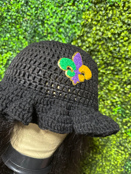 FLEUR DE LIS RUFFLED CROCHET HAT (Black)