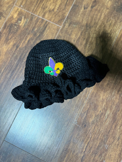 FLEUR DE LIS RUFFLED CROCHET HAT (Black)