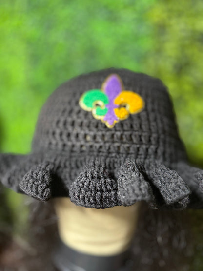 FLEUR DE LIS RUFFLED CROCHET HAT (Black)