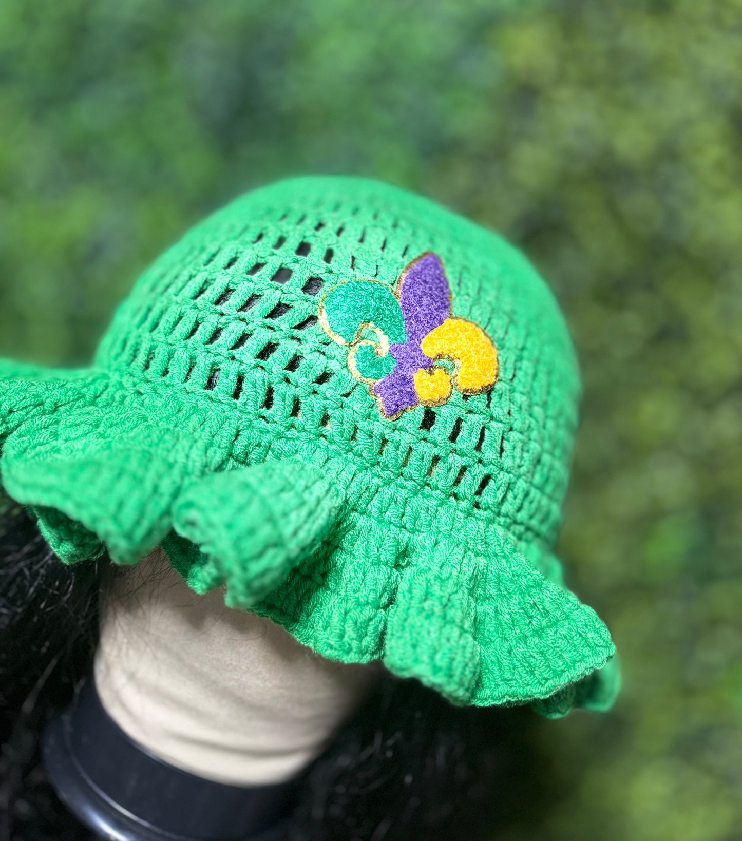 FLEUR DE LIS RUFFLED CROCHET HAT (Green)